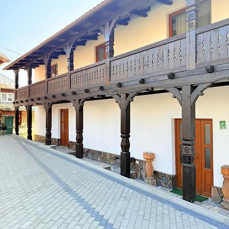 Gospodaria Klaus Rozavlea Ngoại thất bức ảnh